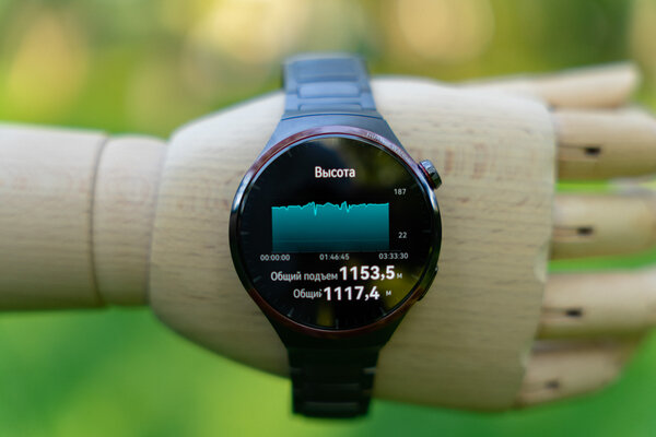 Титан делает лучше любые часы — смотрите сами. Обзор HUAWEI WATCH 4 Pro в космическом дизайне