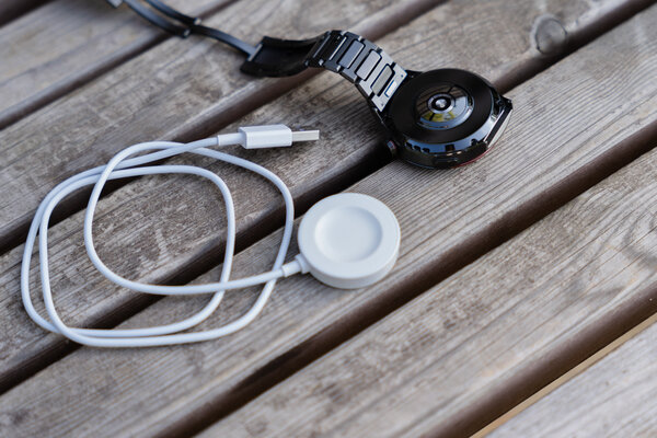 Титан делает лучше любые часы — смотрите сами. Обзор HUAWEI WATCH 4 Pro в космическом дизайне