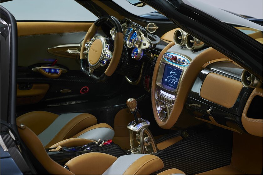 Для настоящих ценителей V12: Pagani представила Huayra на «механике»