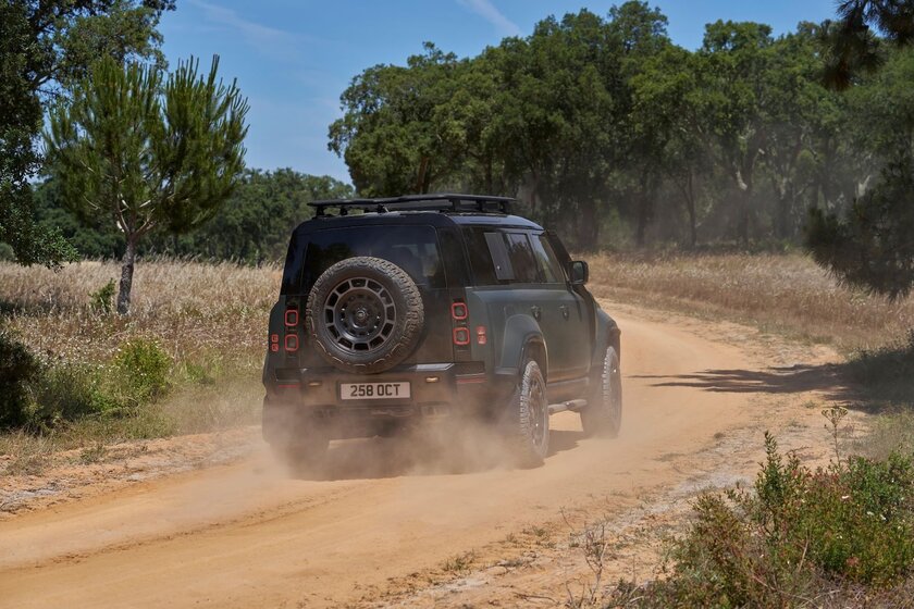 635 лошадей и 4,0 секунды до сотни: Land Rover представил невероятно мощный Defender