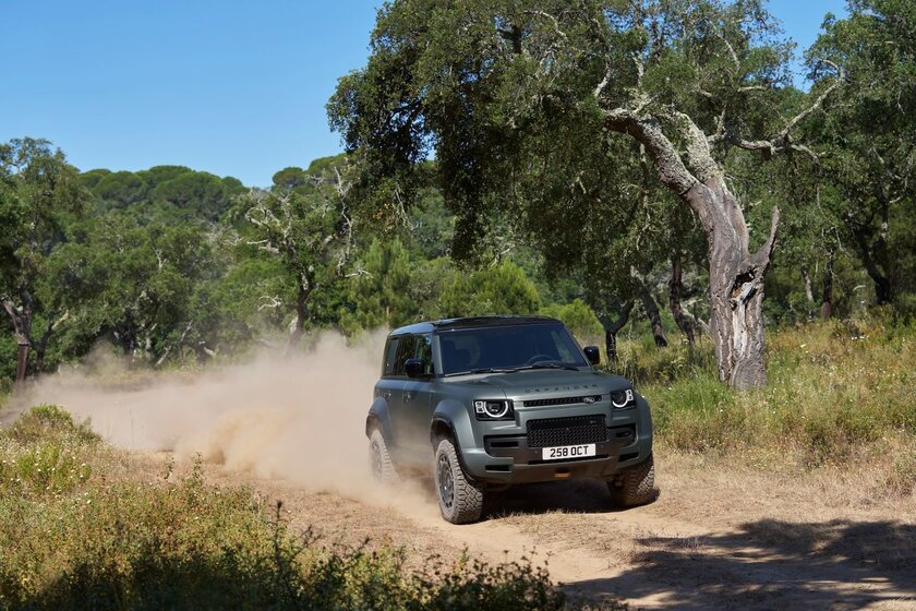 635 лошадей и 4,0 секунды до сотни: Land Rover представил невероятно мощный Defender