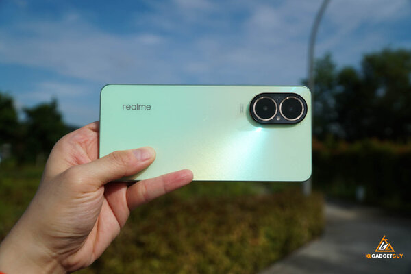 Рейтинг лучших смартфонов до 15 000 рублей: какой купить в июле 2024 — 4. Realme C67 4G (6/128 ГБ). 2
