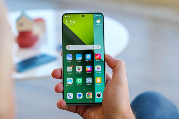 Рейтинг лучших смартфонов до 30 000 рублей: какой купить в июле 2024 — 3. Xiaomi Redmi Note 13 Pro (8/256 ГБ). 1