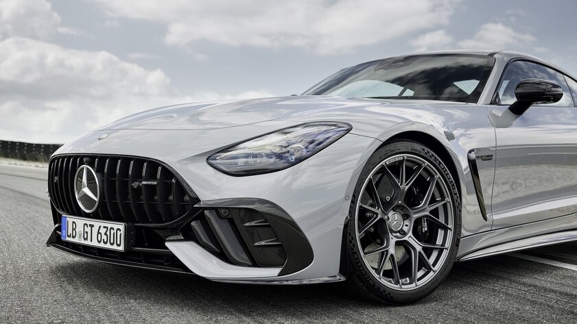 3,2 секунды до 100 км/час и никакого электричества: Mercedes-AMG представила GT 63 Pro