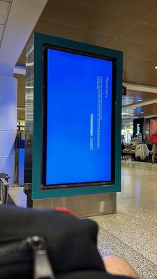 Немного фотографий глобального сбоя Windows из разных уголков мира