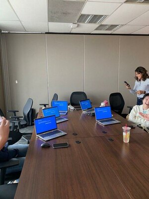 Немного фотографий глобального сбоя Windows из разных уголков мира