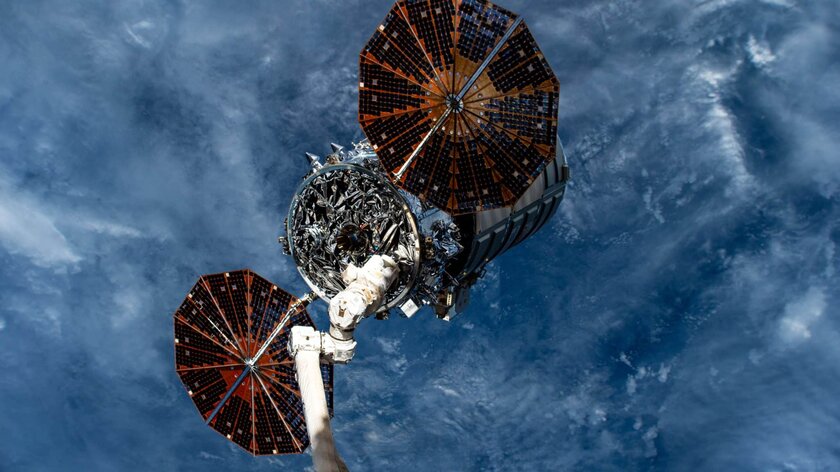 NASA опубликовало впечатляющие фото корабля Cygnus перед тем, как он сгорел в атмосфере Земли