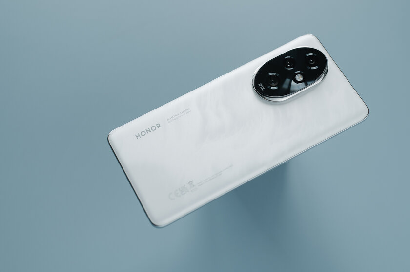 Шикарные портреты, яркий дисплей и нескучный корпус: обзор HONOR 200 Pro
