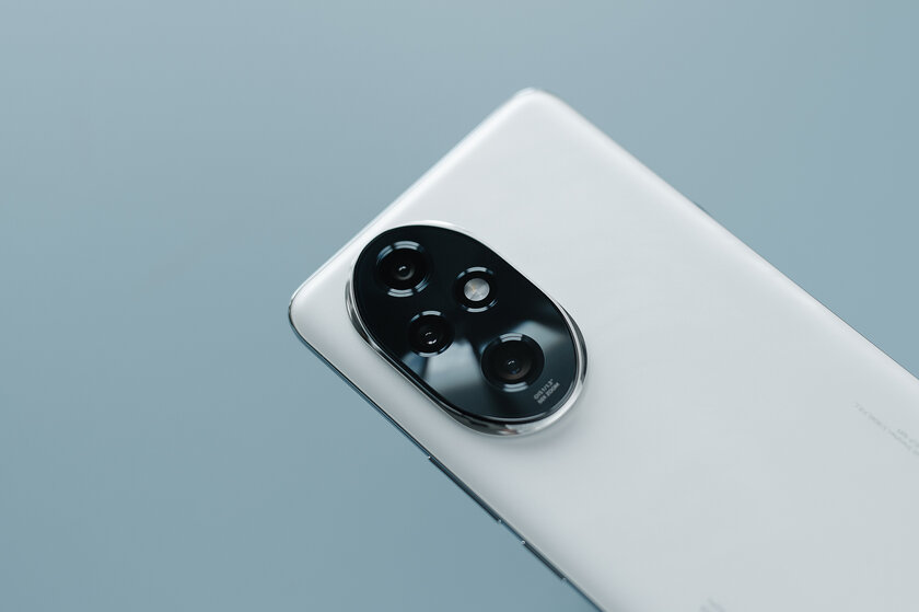 Шикарные портреты, яркий дисплей и нескучный корпус: обзор HONOR 200 Pro