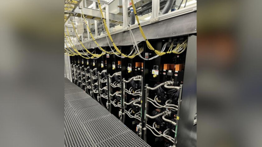 Илон Маск показал суперкомпьютер Dojo D1: его мощность равна 8000 ускорителям NVIDIA H100