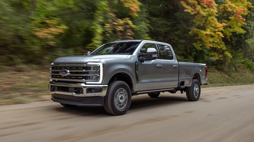 Больше пикапов вместо электромобилей: GM и Ford корректируют планы на будущее