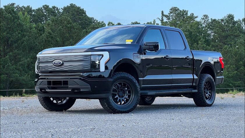 Больше пикапов вместо электромобилей: GM и Ford корректируют планы на будущее