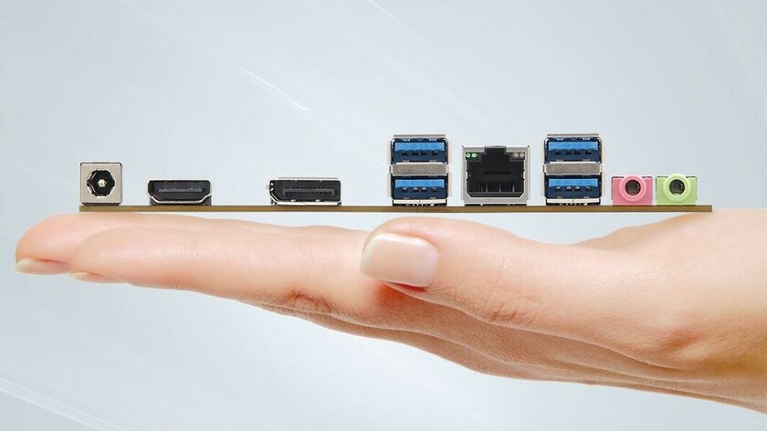 Для фанатов компактных сборок: ASRock представила материнскую плату, которая помещается на ладошке