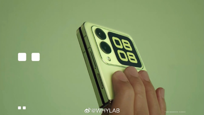 Huawei показала складной смартфон Nova Flip с квадратным экраном