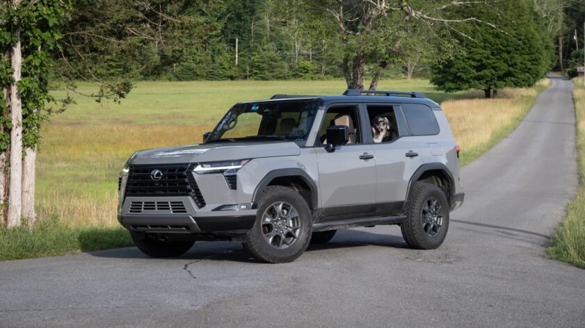 Крупный внедорожник, испытанный на прочность отрядом питомцев: обзор Lexus GX 550 Overtrail (2024) — Комфорт животного на дороге. 1