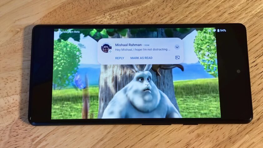 Android научится сжимать уведомления во время просмотра видео, чтобы не мешали. Вот как выглядит