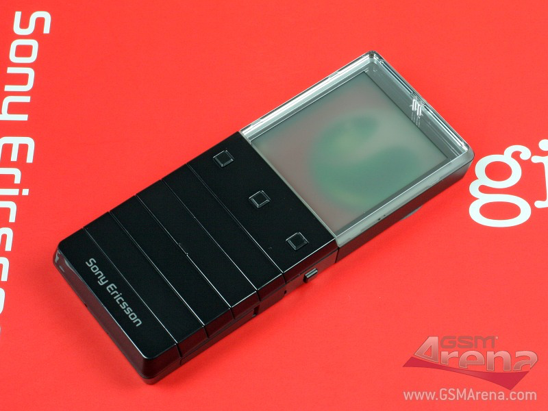 У Sony Ericsson был прозрачный телефон, но никому не понравился. Как и почему умерла эта идея