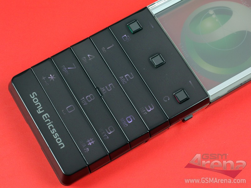 У Sony Ericsson был прозрачный телефон, но никому не понравился. Как и почему умерла эта идея