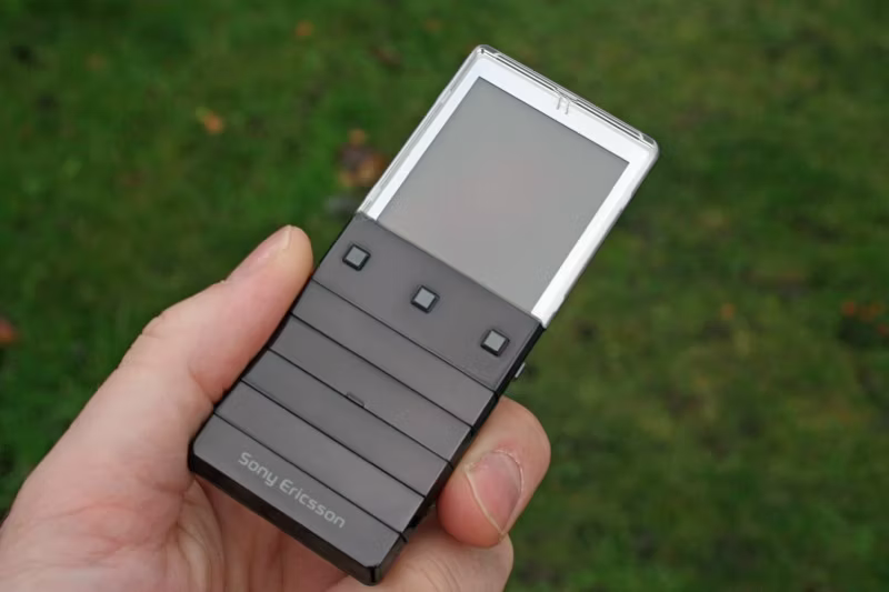 У Sony Ericsson был прозрачный телефон, но никому не понравился. Как и почему умерла эта идея