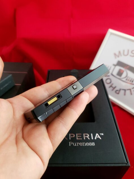 У Sony Ericsson был прозрачный телефон, но никому не понравился. Как и почему умерла эта идея