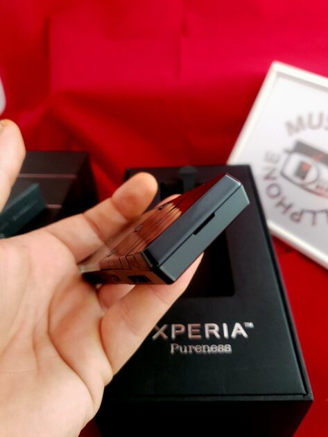 У Sony Ericsson был прозрачный телефон, но никому не понравился. Как и почему умерла эта идея