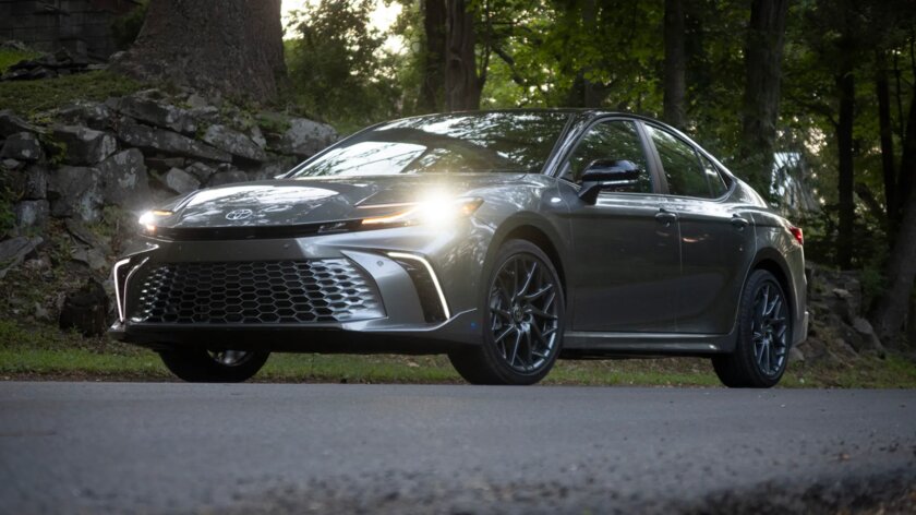 Мечта любого (почти) автомобилиста. Обзор Toyota Camry 2025 года — Комплектации и конкуренты. 2