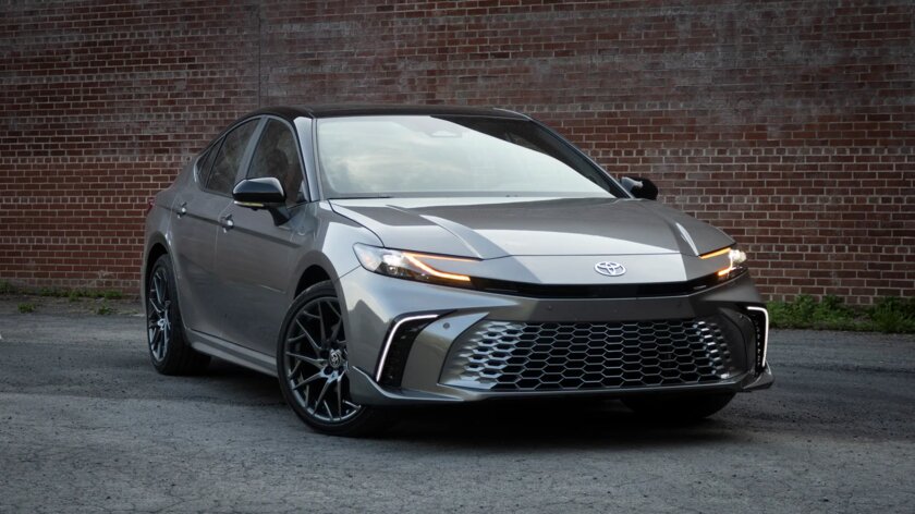 Мечта любого (почти) автомобилиста. Обзор Toyota Camry 2025 года