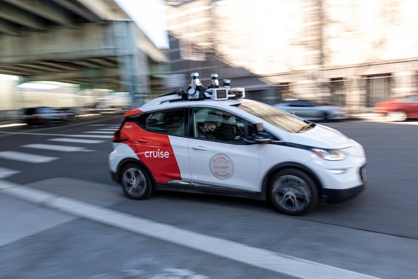 Опять не повезло: GM отзывает 1200 роботакси из-за проблем с резким торможением без причины