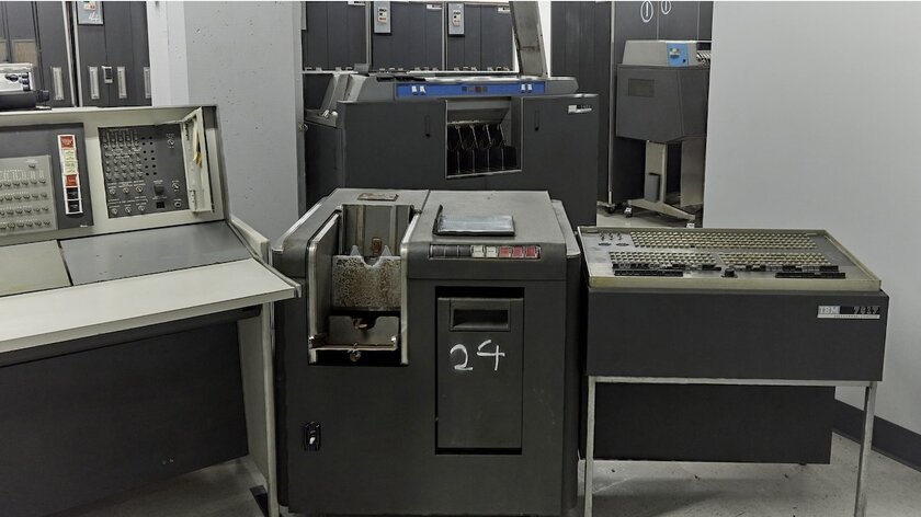 На аукцион выставили IBM 7090: компьютер из 1959 года весит свыше 10 тонн и занимает целую комнату