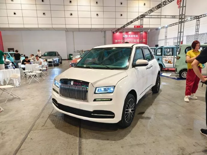 Китайские клоны Rolls-Royce и Mercedes-Maybach за 2000 долларов — смешноваты, но не так уж и плохи
