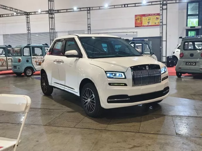 Китайские клоны Rolls-Royce и Mercedes-Maybach за 2000 долларов — смешноваты, но не так уж и плохи