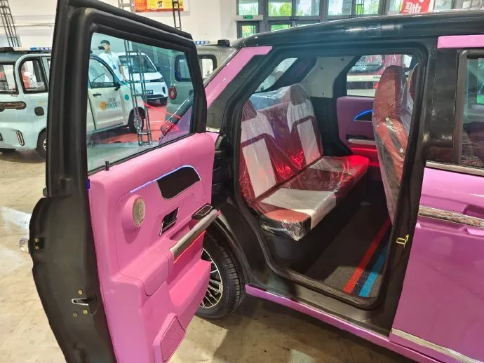 Китайские клоны Rolls-Royce и Mercedes-Maybach за 2000 долларов — смешноваты, но не так уж и плохи