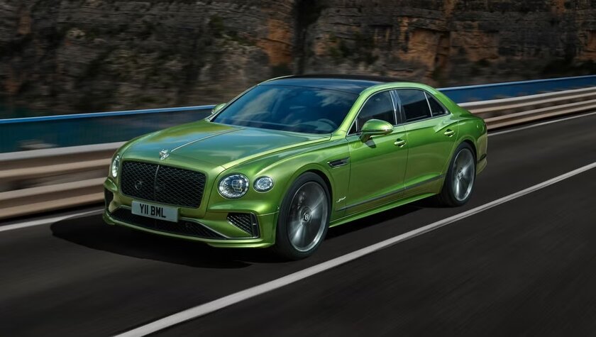 Bentley представила гибридный Flying Spur: люксовый седан с разгоном с места до сотни за 3,5 секунды