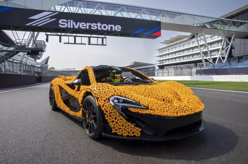 McLaren построила полноценный гиперкар из LEGO: он успешно проехался по гоночному треку