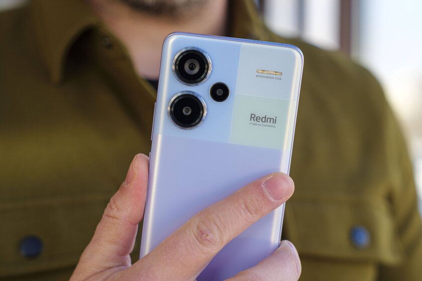 Рейтинг лучших смартфонов до 40000 рублей: какой купить в 2024 — 2. Xiaomi Redmi Note 13 Pro+ (12/512 ГБ). 1