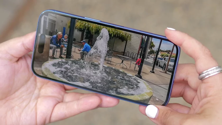 Обзор iPhone 16: настолько удачная модель, что Apple сама себе стреляет в ногу — Дисплей. 1
