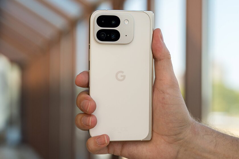 Не понимал складные смартфоны, но этот от Google хочется купить: обзор Pixel 9 Pro Fold — Дизайн. 5