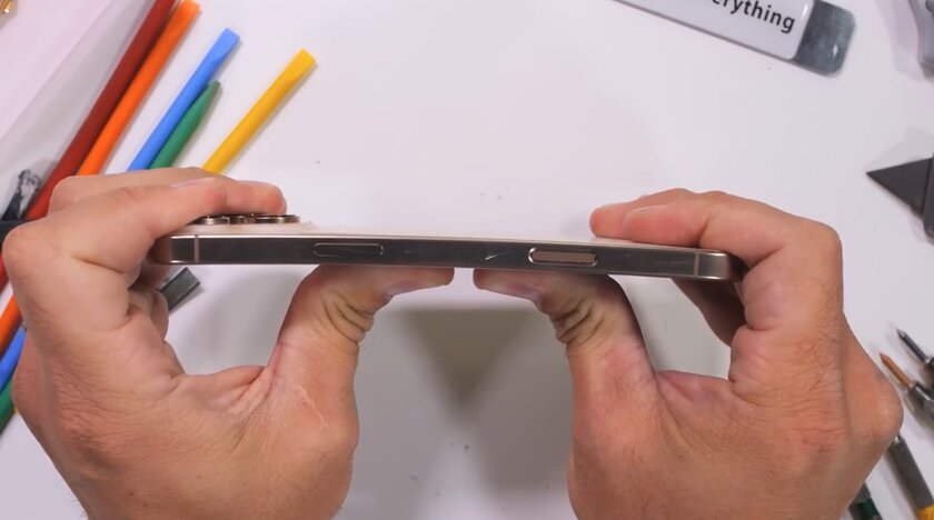 Лучше бы мне отдал: iPhone 16 Pro Max проверили на прочность весьма брутальным способом