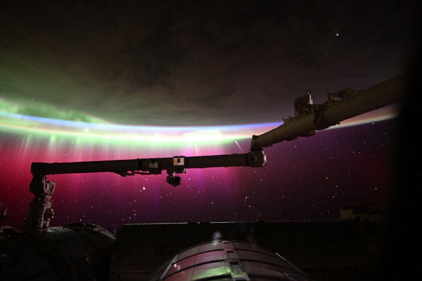 С борта МКС засняли комету C/2023 A3