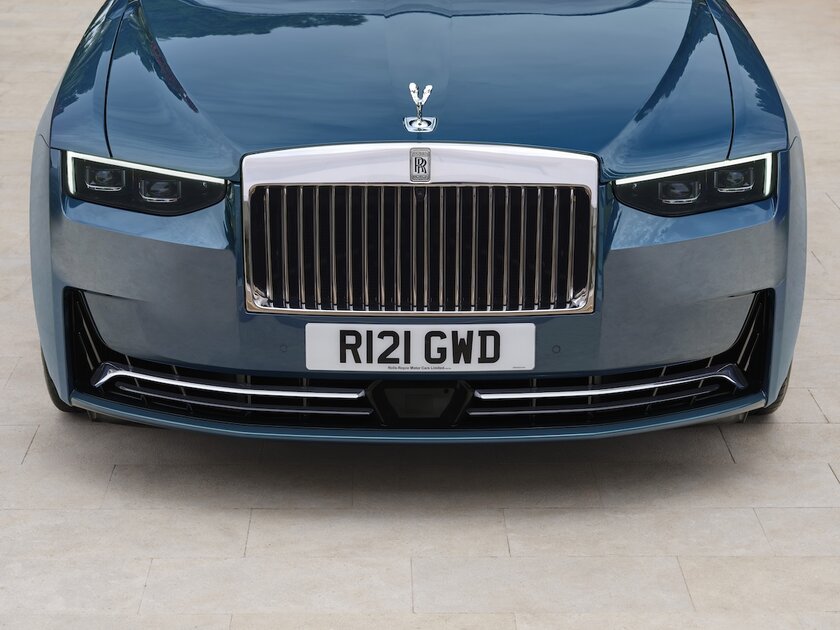 Rolls-Royce представила Ghost Series II: 18 км нитей, V12 и огромная стеклянная панель