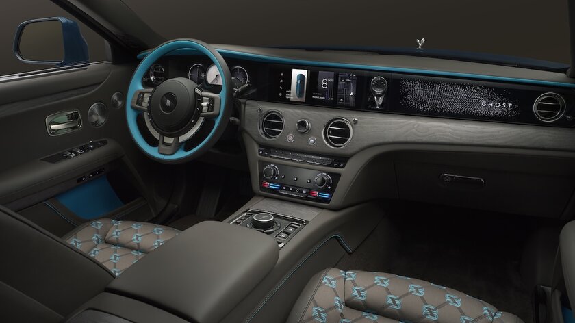 Rolls-Royce представила Ghost Series II: 18 км нитей, V12 и огромная стеклянная панель
