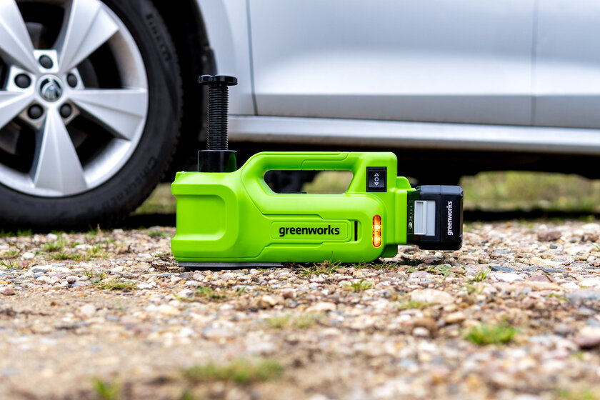 Обзор Greenworks G24JACK: меняем колёса быстро и без усилий с гидравлическим домкратом Обзор Greenworks G24JACK: меняем колёса быстро и без усилий с гидравлическим домкратом