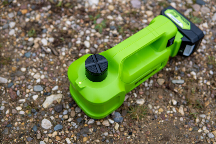 Обзор Greenworks G24JACK: меняем колёса быстро и без усилий с гидравлическим домкратом — Внешний вид. 1