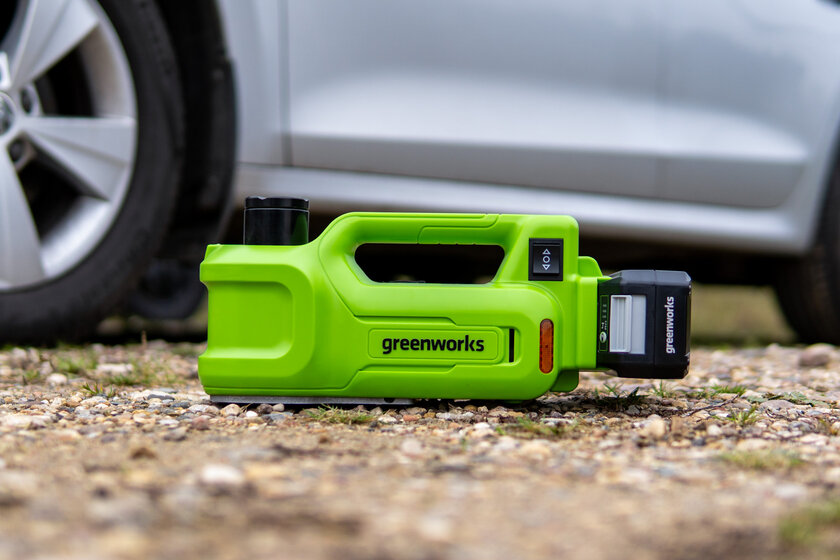 Обзор Greenworks G24JACK: меняем колёса быстро и без усилий с гидравлическим домкратом — Отзыв. 1