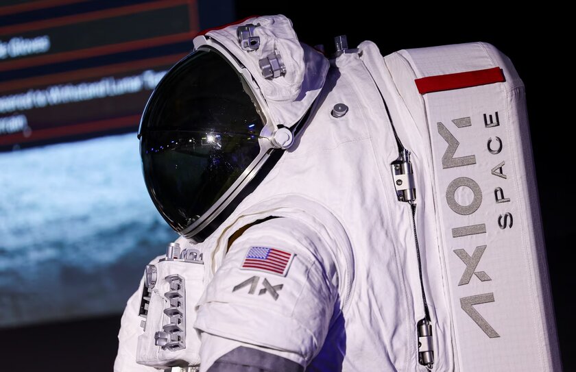 Prada показала скафандр, в котором астронавты NASA высадятся на Луну в 2026 году