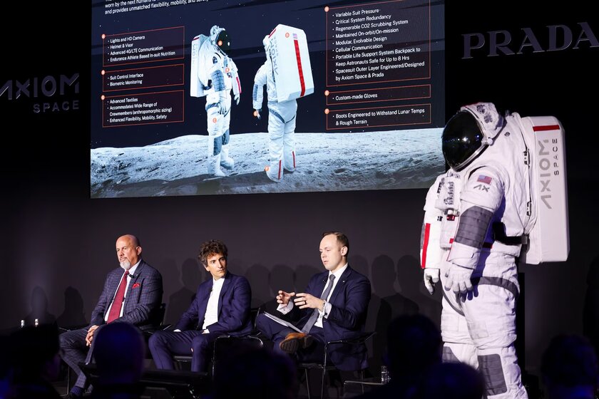 Prada показала скафандр, в котором астронавты NASA высадятся на Луну в 2026 году