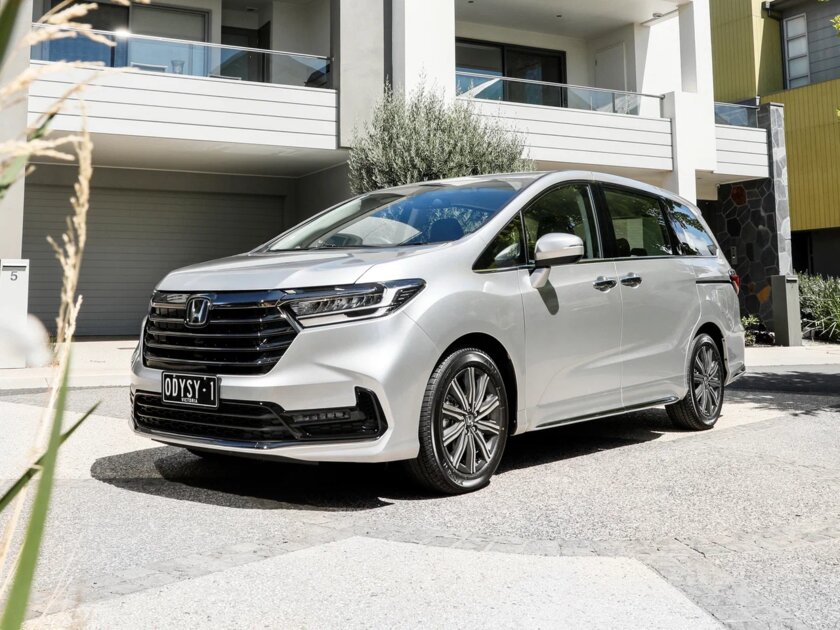 Новейшая Honda Odyssey вышла на российский рынок: цена начинается с 7,5 млн рублей