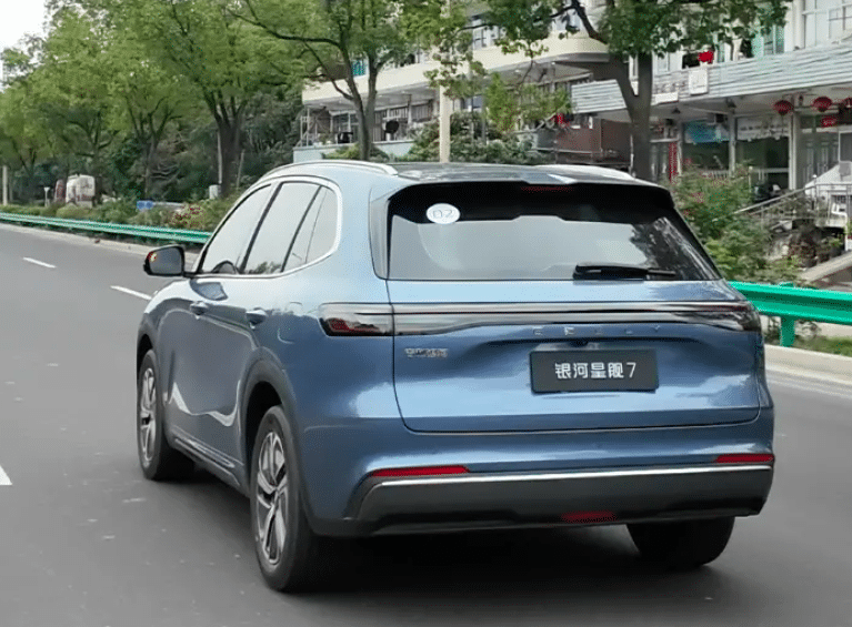 Geely Galaxy представила гибридный кроссовер Starship 7 с запасом хода в 1430 км