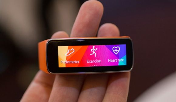 Превью Gear Fit от Samsung: часы, которые знают не только время