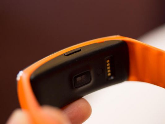 Превью Gear Fit от Samsung: часы, которые знают не только время